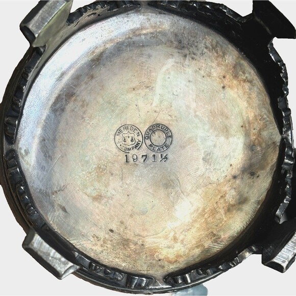 MERIDEN Silverplate Co. Quadruple 6" Plate 1971 1/2 Pitcher - Picture 5 of 5